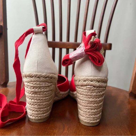 JustFab Red Wedge Ballet Heels with Bow Ties Metallic Gold Accent Woven sz 8 - Picture 9 of 12